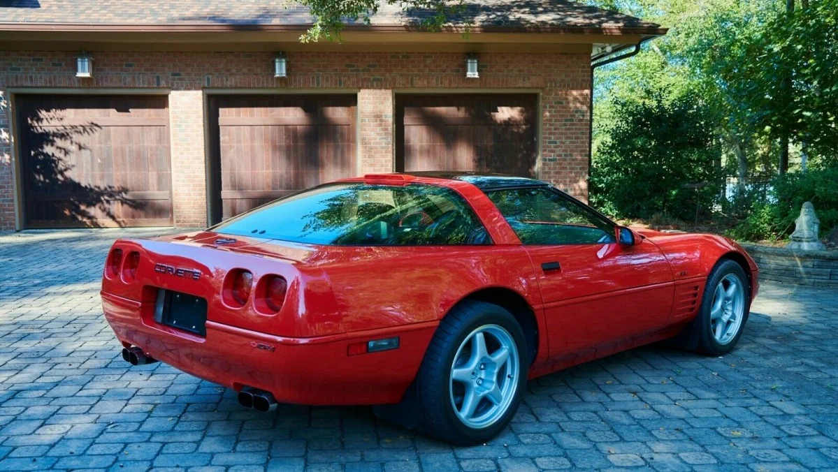 Click to Enlarge-Esc to Close Corvette Generations/C4/C4 1992-Chevrolet-Corvette-ZR1_rear-passenger.webp